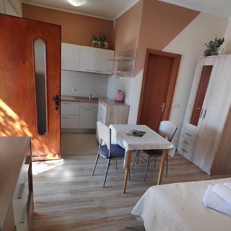 Apartments Niko Omis Bagian luar foto