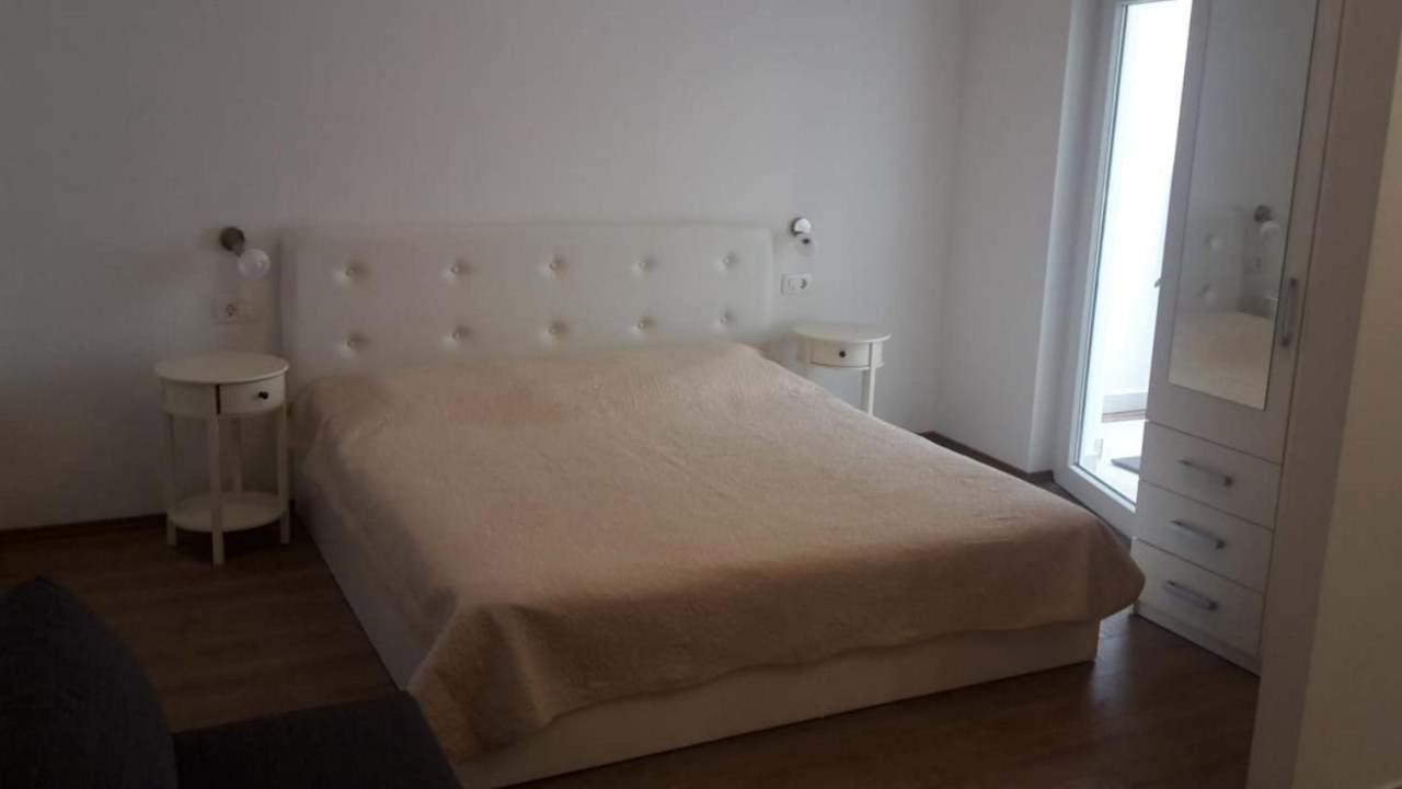 Apartments Niko Omis Bagian luar foto