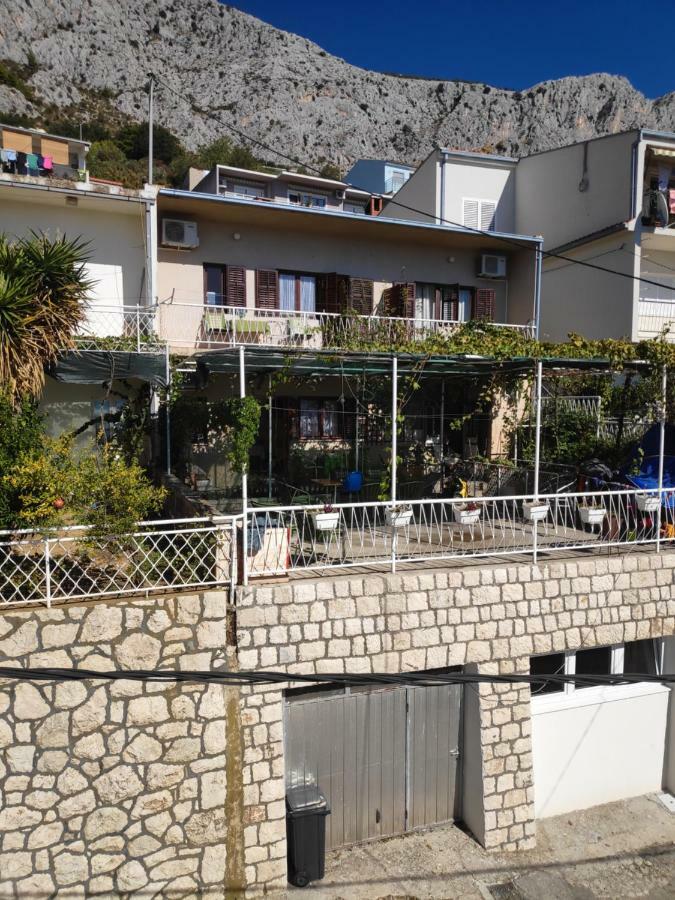 Apartments Niko Omis Bagian luar foto