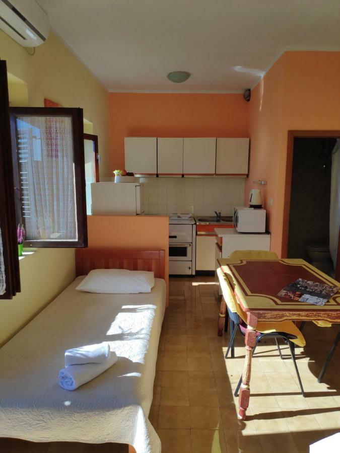 Apartments Niko Omis Bagian luar foto