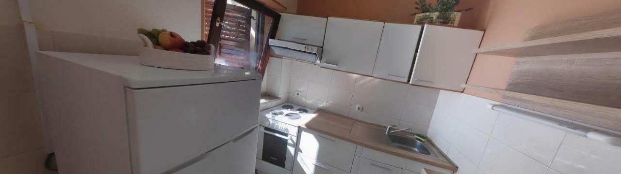 Apartments Niko Omis Bagian luar foto